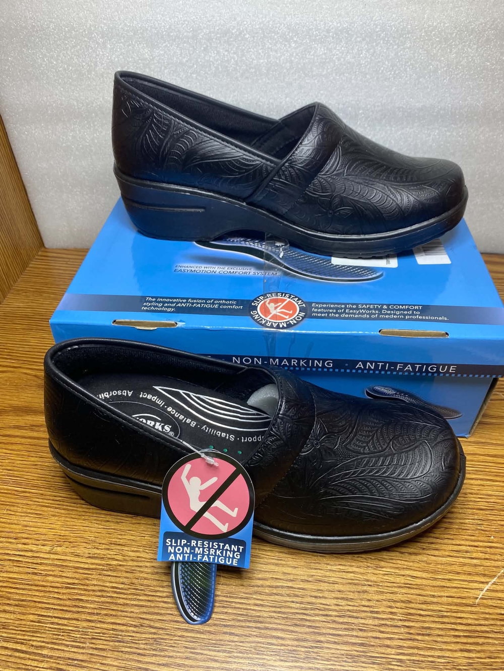 Black Women's Slip-Resistant Work Clog